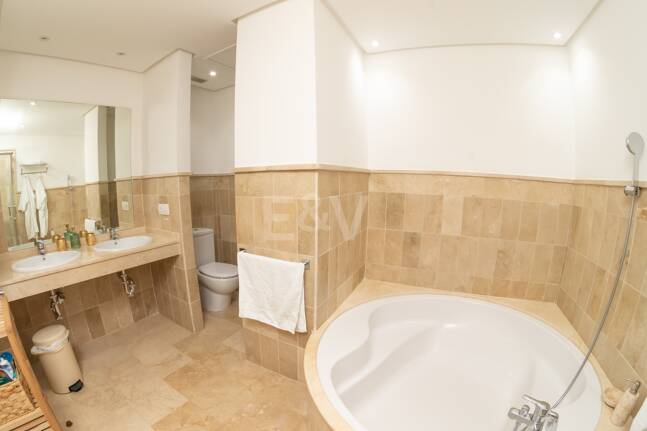 Nieruchomości wyjątkowe w Marbella dostępne na wynajem krótkoterminowy od 6000 €/ tydzień.