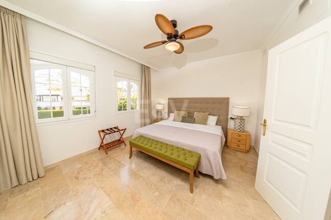 Nieruchomości wyjątkowe w Marbella dostępne na wynajem krótkoterminowy od 6000 €/ tydzień.