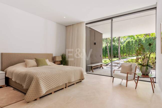 Modern lyxvilla i Alcuzcuz-Benahavis med panoramautsikt