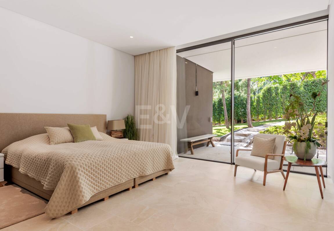 Modern lyxvilla i Alcuzcuz-Benahavis med panoramautsikt