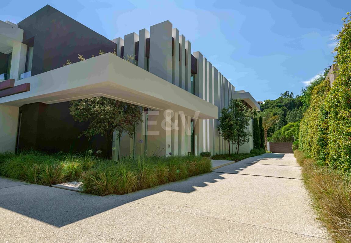 Modern lyxvilla i Alcuzcuz-Benahavis med panoramautsikt