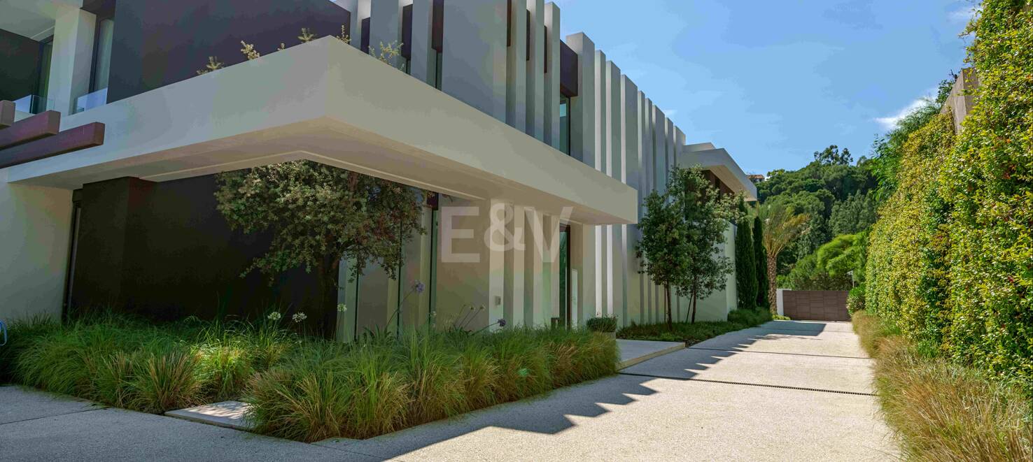 Modern lyxvilla i Alcuzcuz-Benahavis med panoramautsikt