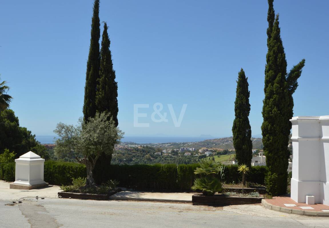 Modern lyxvilla i Alcuzcuz-Benahavis med panoramautsikt