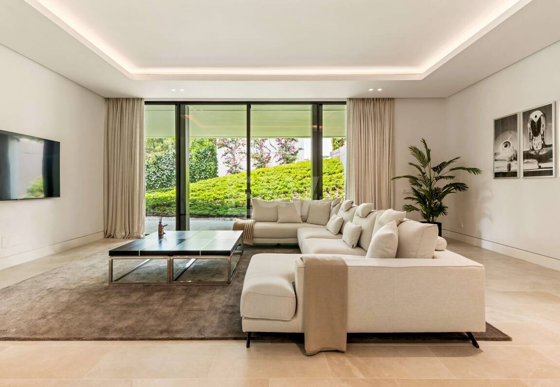 Modern lyxvilla i Alcuzcuz-Benahavis med panoramautsikt