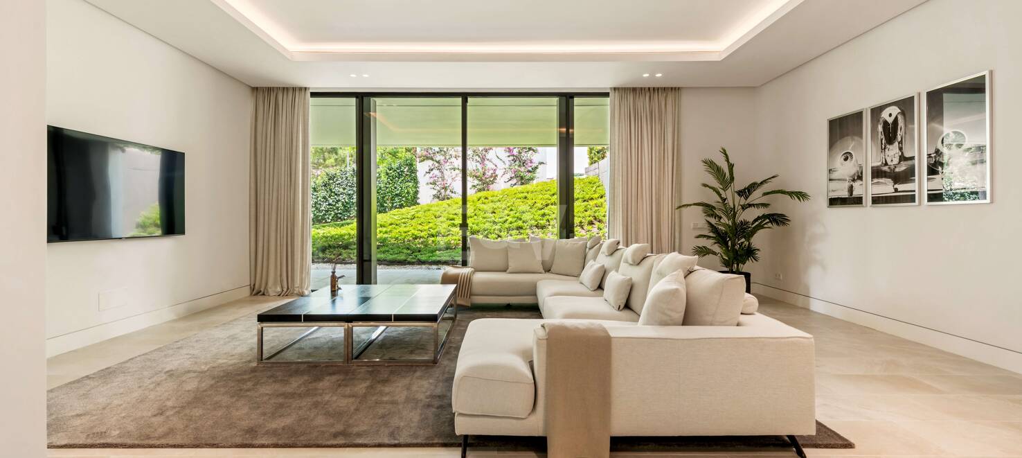 Modern lyxvilla i Alcuzcuz-Benahavis med panoramautsikt