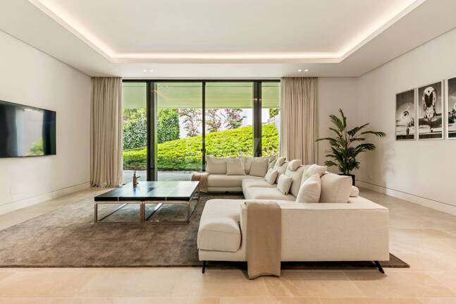 Modern lyxvilla i Alcuzcuz-Benahavis med panoramautsikt