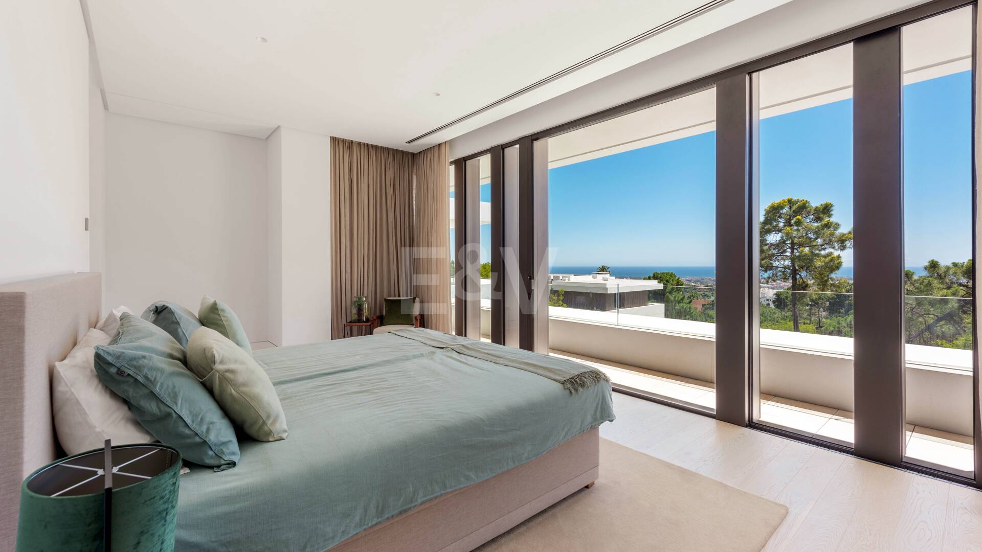 Modern lyxvilla i Alcuzcuz-Benahavis med panoramautsikt