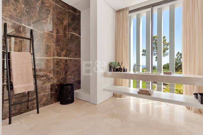 Modern lyxvilla i Alcuzcuz-Benahavis med panoramautsikt