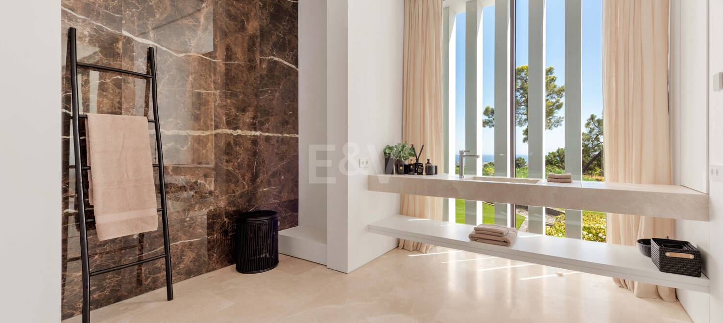 Modern lyxvilla i Alcuzcuz-Benahavis med panoramautsikt