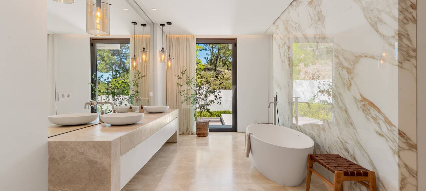 Modern lyxvilla i Alcuzcuz-Benahavis med panoramautsikt