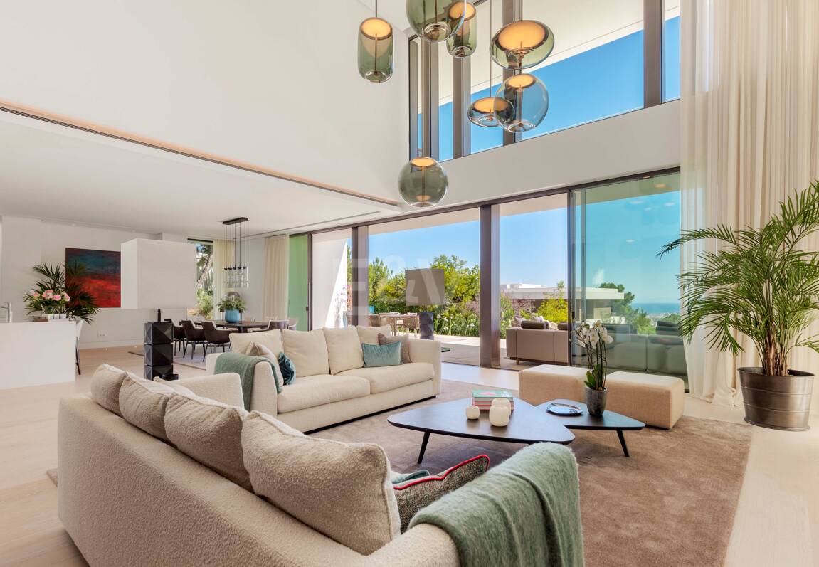 Modern lyxvilla i Alcuzcuz-Benahavis med panoramautsikt