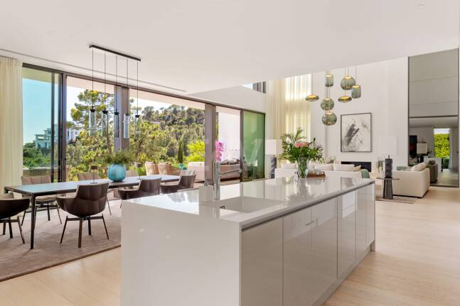 Modern lyxvilla i Alcuzcuz-Benahavis med panoramautsikt