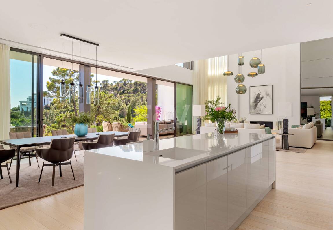 Modern lyxvilla i Alcuzcuz-Benahavis med panoramautsikt