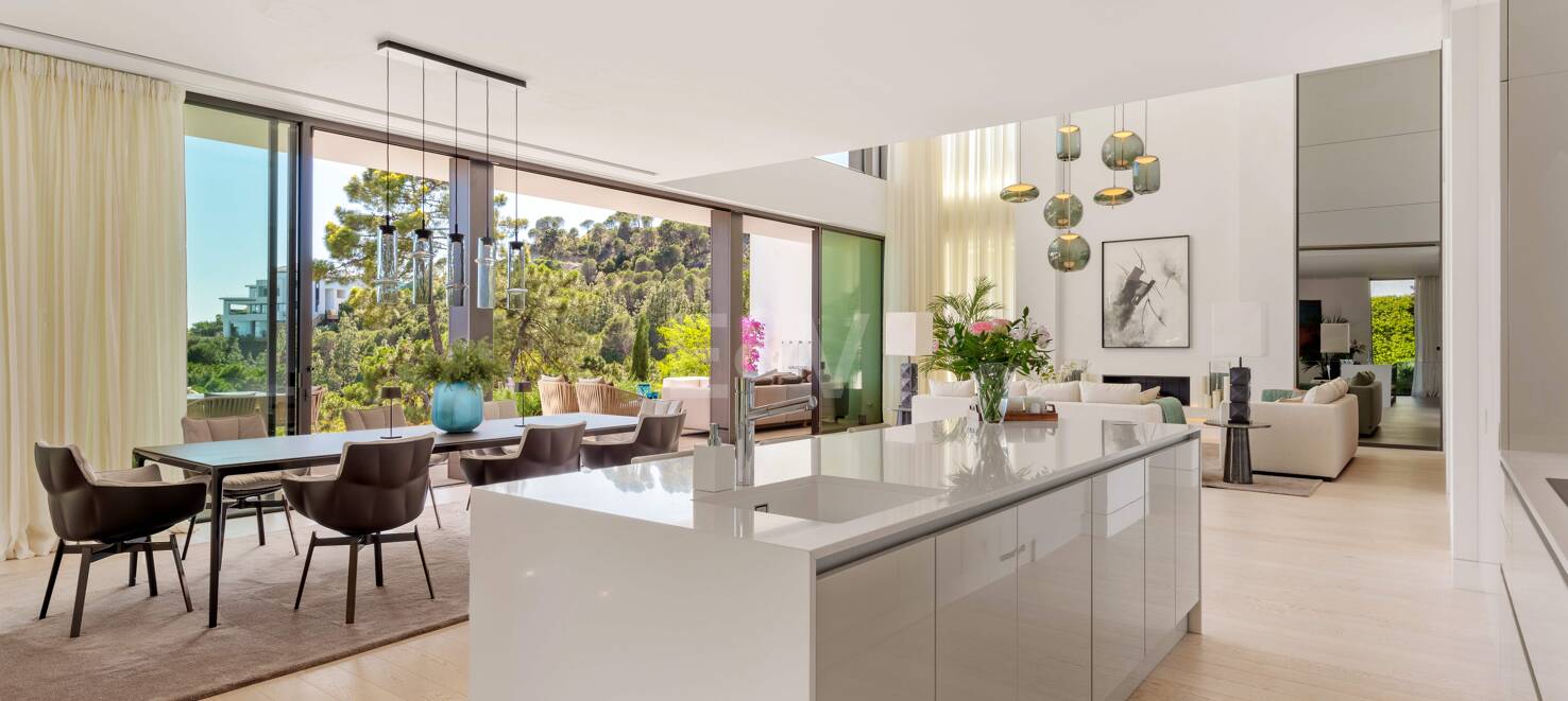 Modern lyxvilla i Alcuzcuz-Benahavis med panoramautsikt