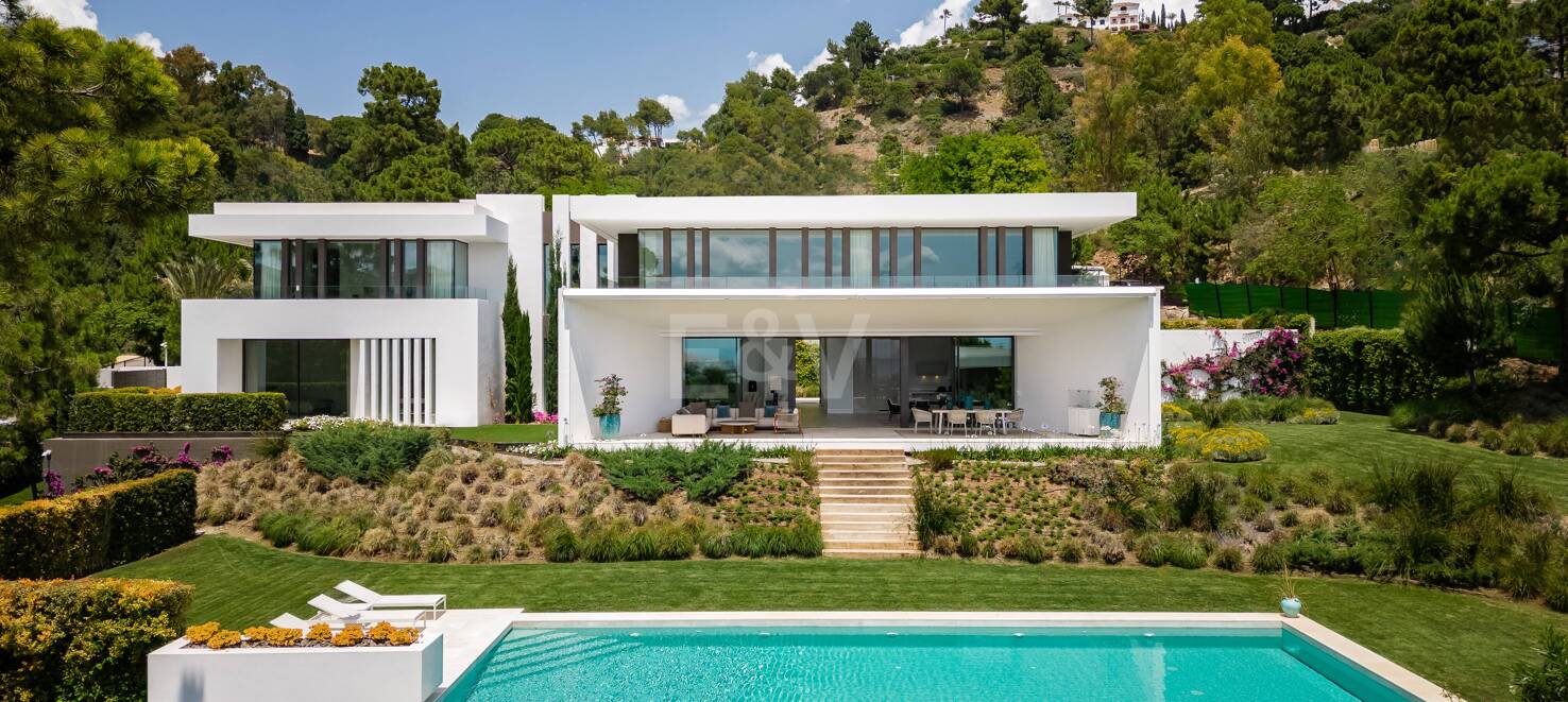 Modern lyxvilla i Alcuzcuz-Benahavis med panoramautsikt
