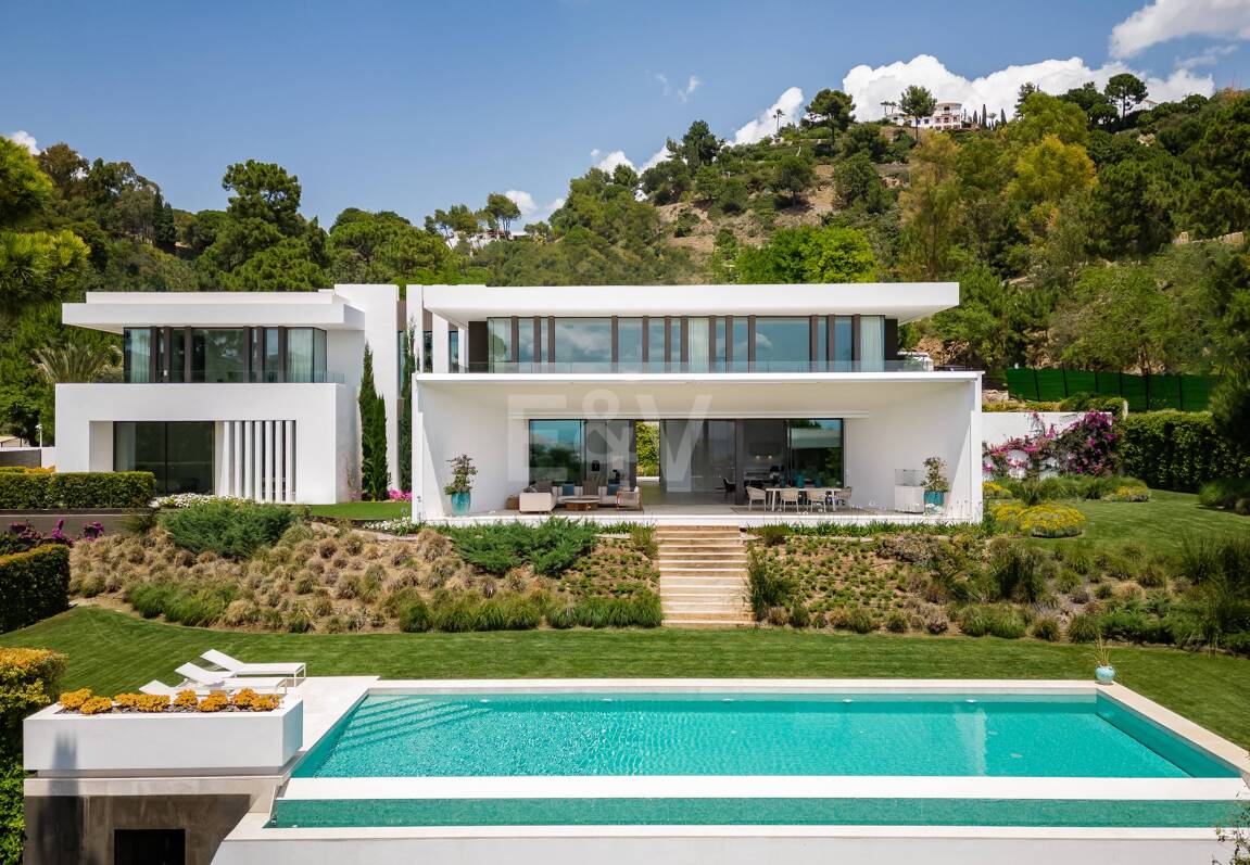 Modern lyxvilla i Alcuzcuz-Benahavis med panoramautsikt