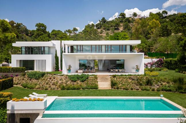 Modern lyxvilla i Alcuzcuz-Benahavis med panoramautsikt