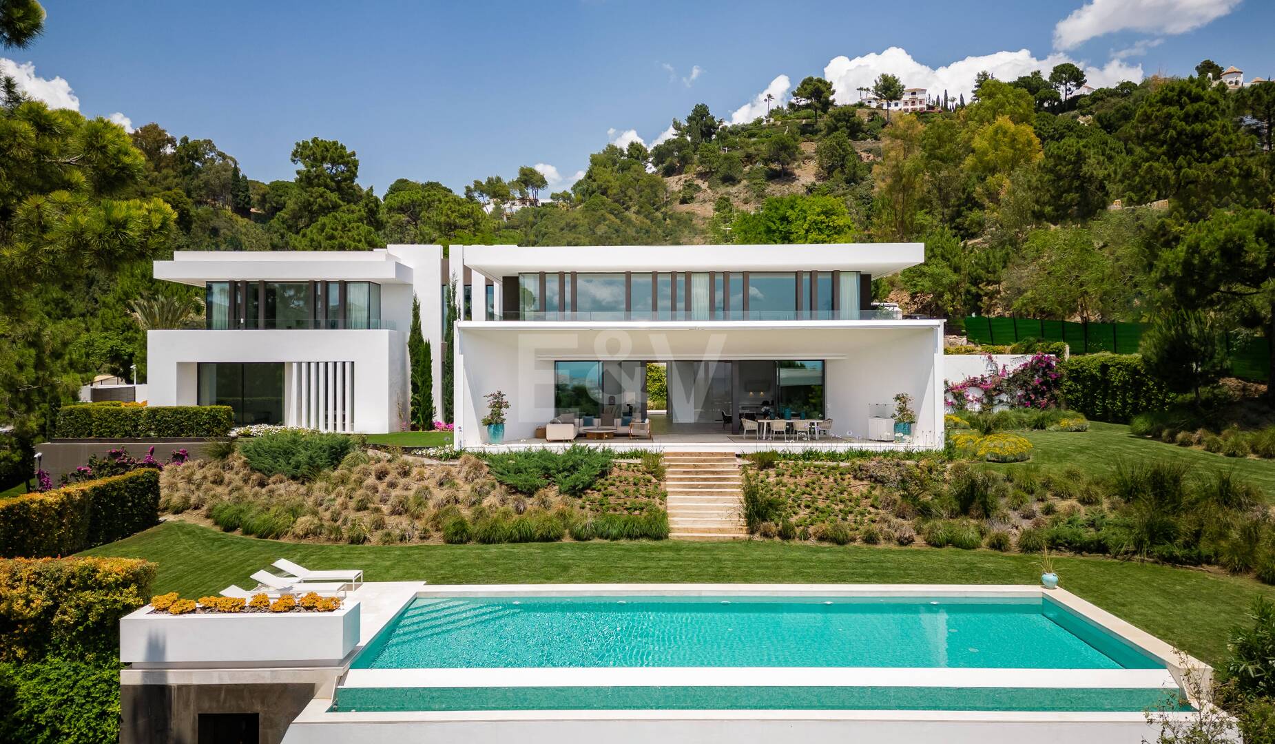 Modern lyxvilla i Alcuzcuz-Benahavis med panoramautsikt