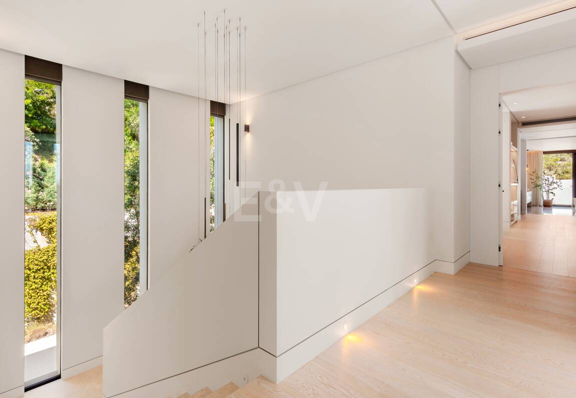 Modern lyxvilla i Alcuzcuz-Benahavis med panoramautsikt