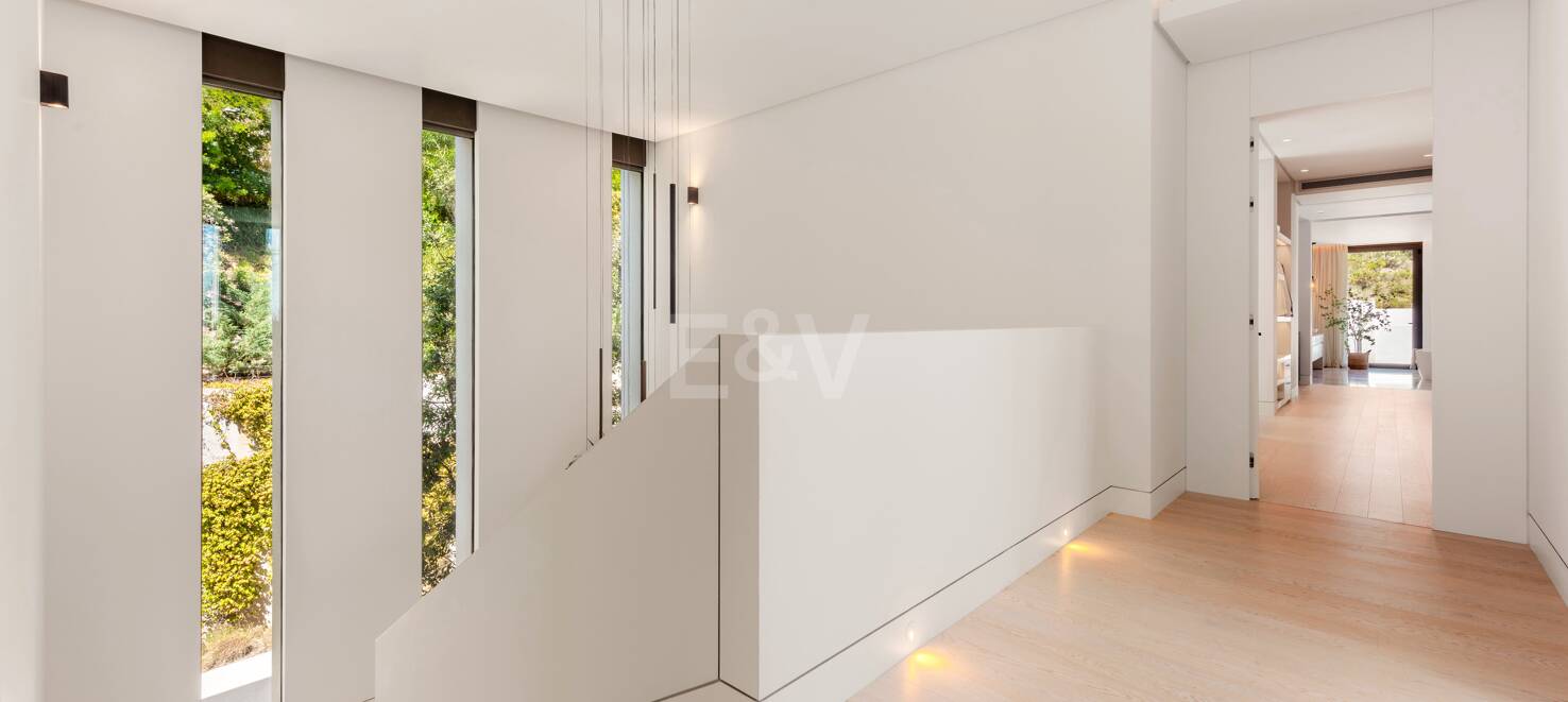 Modern lyxvilla i Alcuzcuz-Benahavis med panoramautsikt