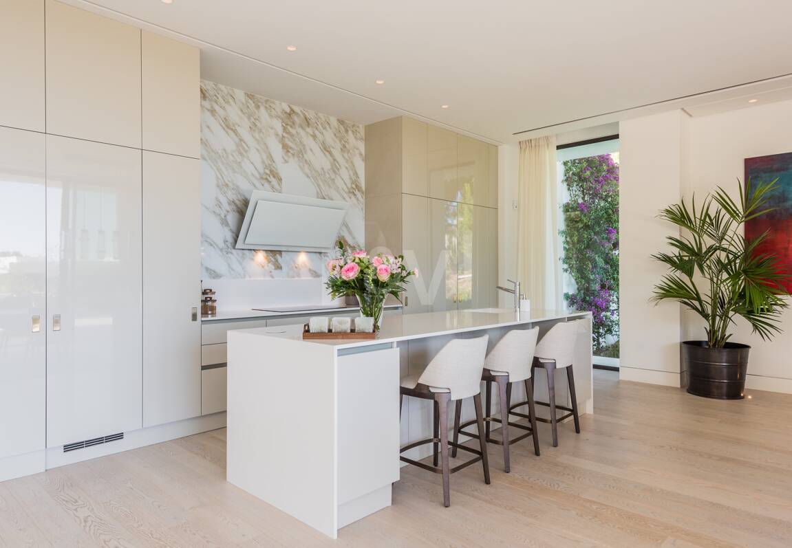 Modern lyxvilla i Alcuzcuz-Benahavis med panoramautsikt