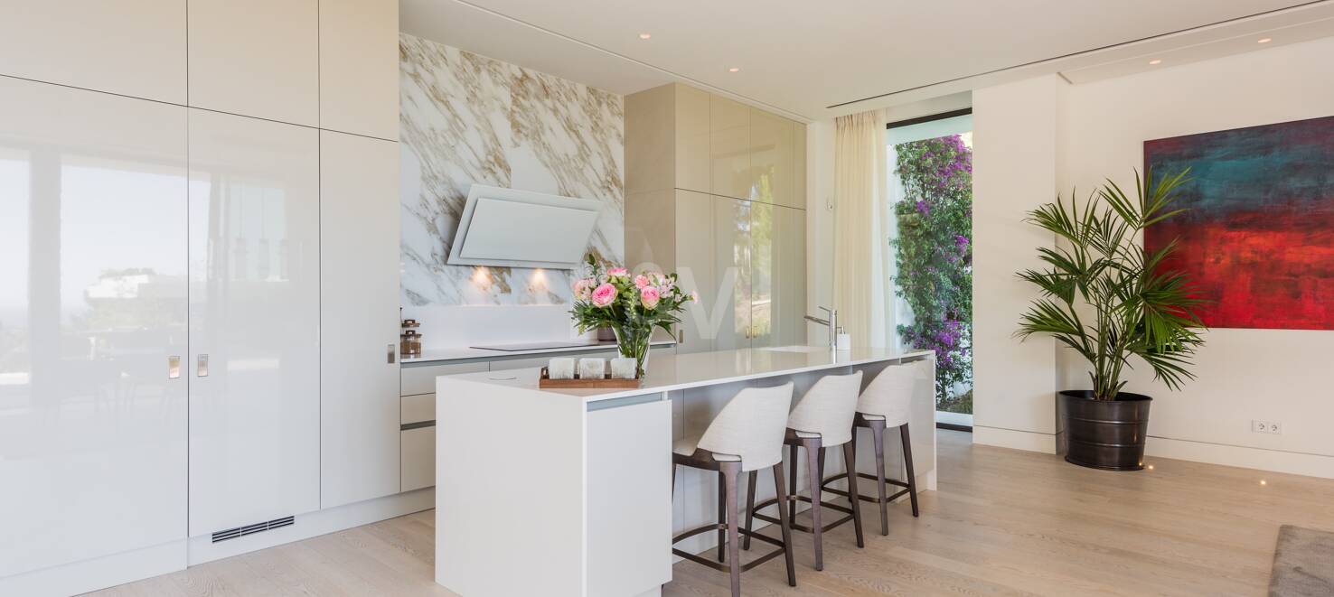 Modern lyxvilla i Alcuzcuz-Benahavis med panoramautsikt