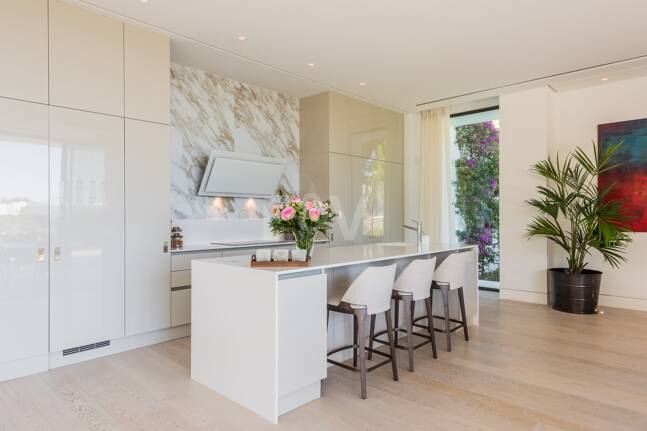 Modern lyxvilla i Alcuzcuz-Benahavis med panoramautsikt