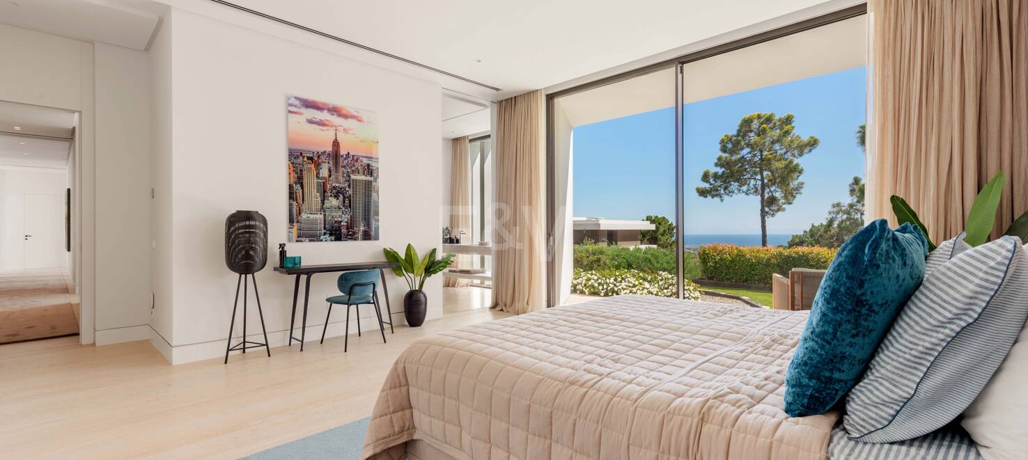 Modern lyxvilla i Alcuzcuz-Benahavis med panoramautsikt