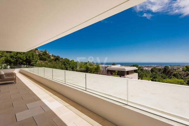 Modern lyxvilla i Alcuzcuz-Benahavis med panoramautsikt