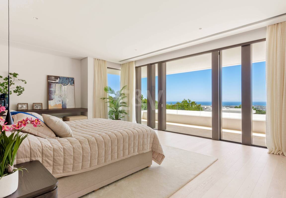 Modern lyxvilla i Alcuzcuz-Benahavis med panoramautsikt