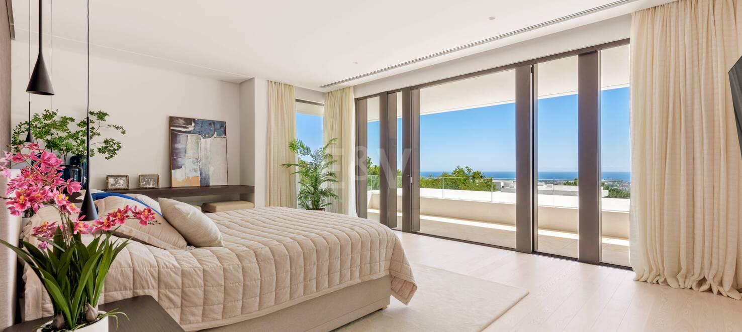 Modern lyxvilla i Alcuzcuz-Benahavis med panoramautsikt