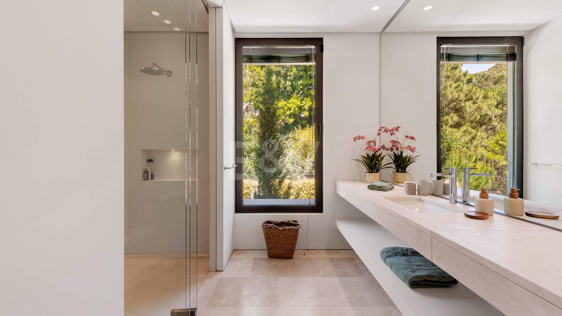 Modern lyxvilla i Alcuzcuz-Benahavis med panoramautsikt