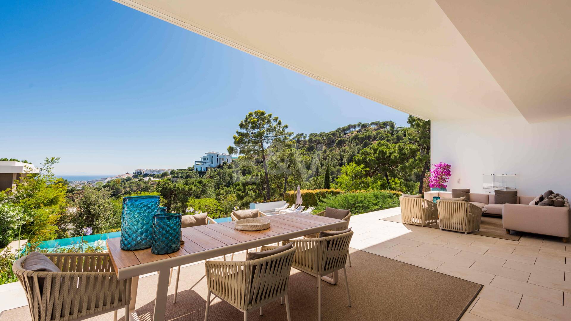 Modern lyxvilla i Alcuzcuz-Benahavis med panoramautsikt