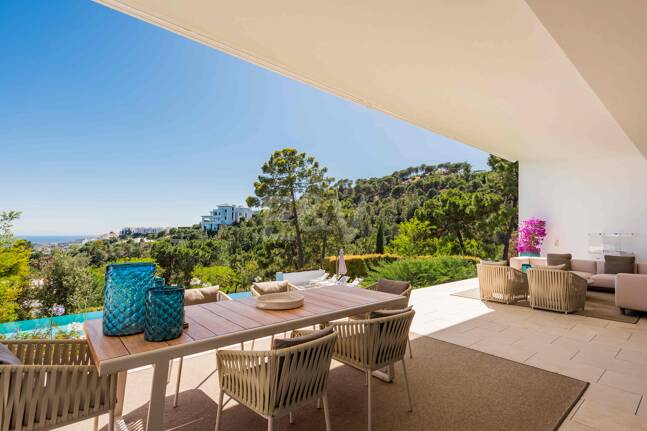 Modern lyxvilla i Alcuzcuz-Benahavis med panoramautsikt