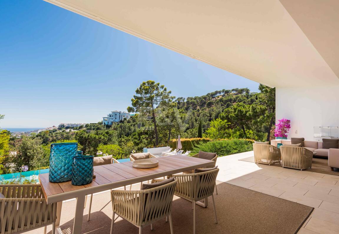 Modern lyxvilla i Alcuzcuz-Benahavis med panoramautsikt