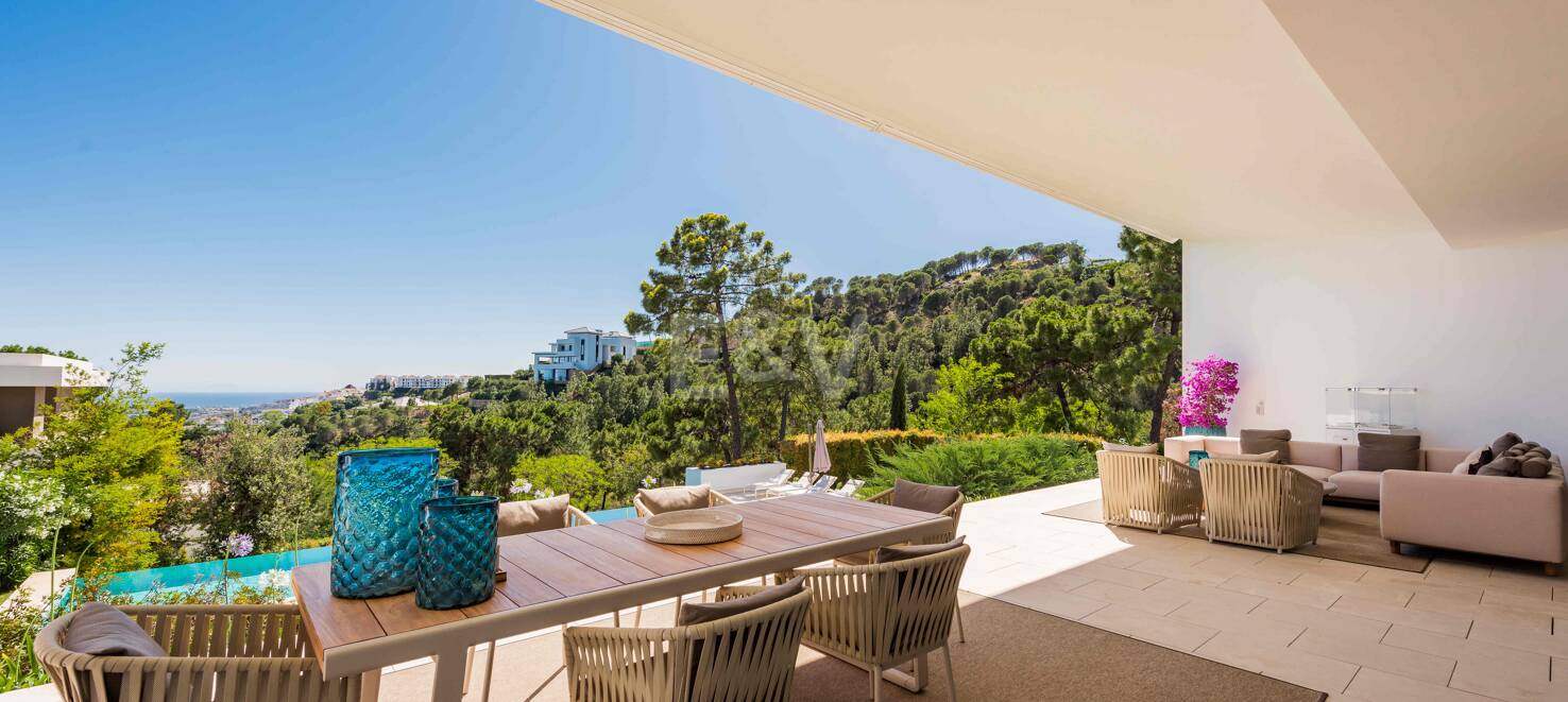 Modern lyxvilla i Alcuzcuz-Benahavis med panoramautsikt