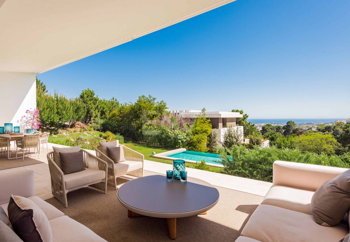 Modern lyxvilla i Alcuzcuz-Benahavis med panoramautsikt