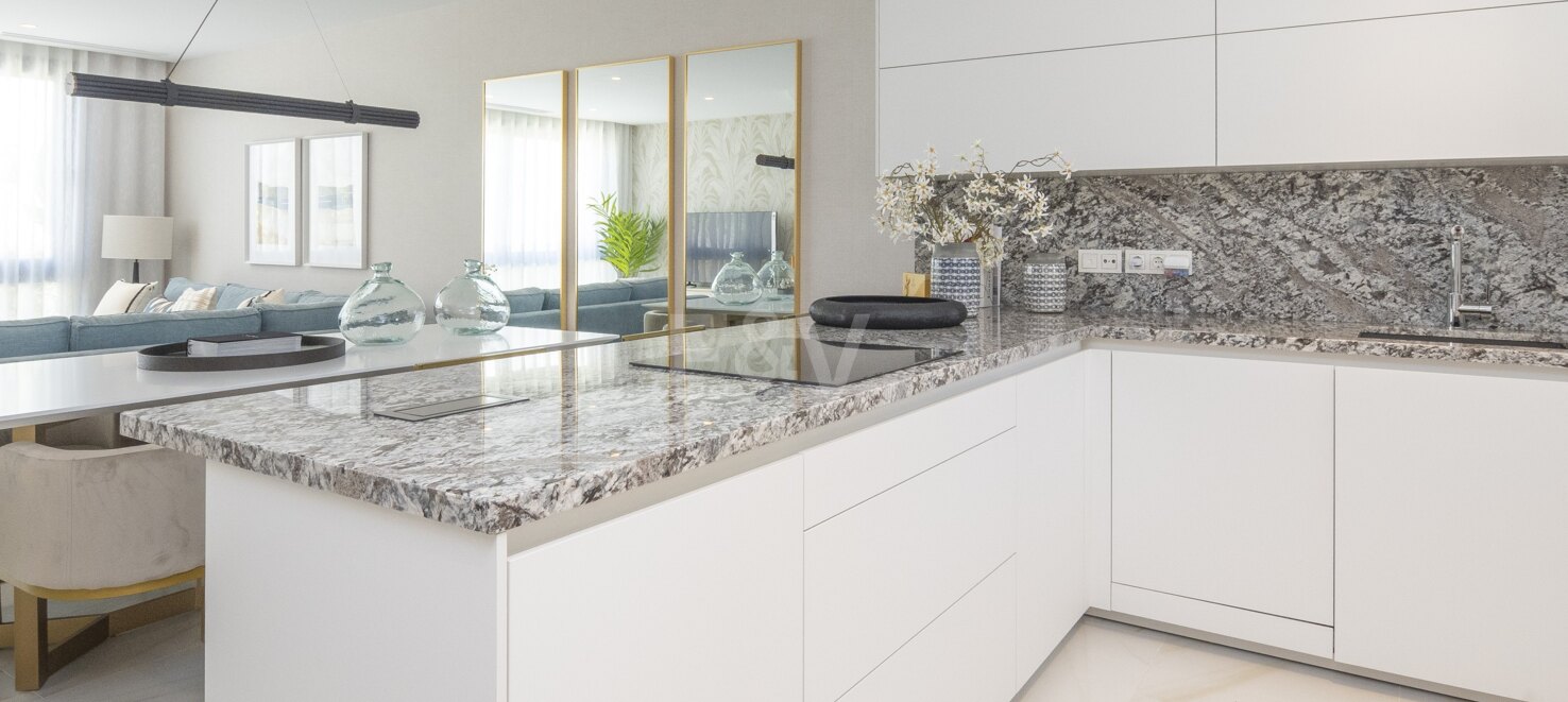 Modern Semi-Detached Villa Minutes from Puerto Banús