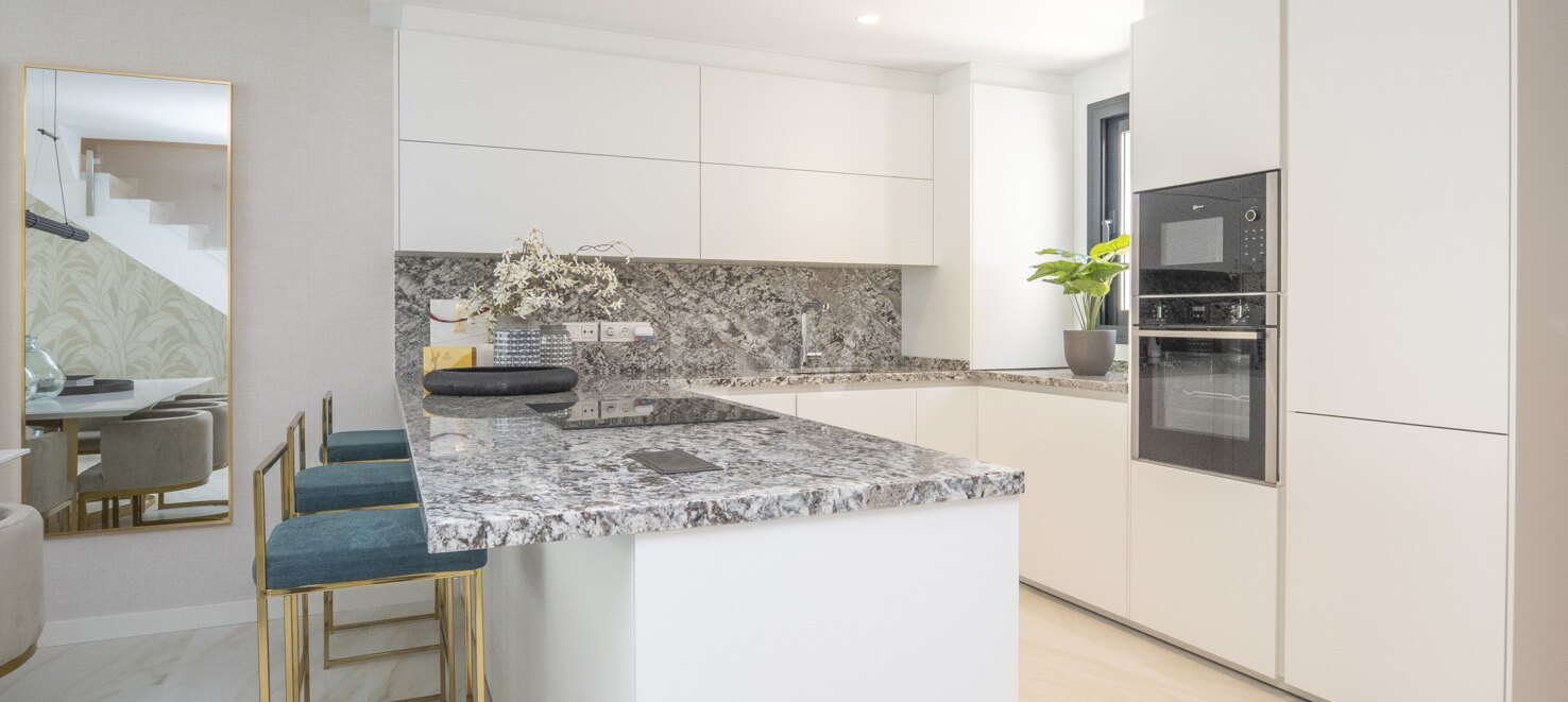 Modern Semi-Detached Villa Minutes from Puerto Banús