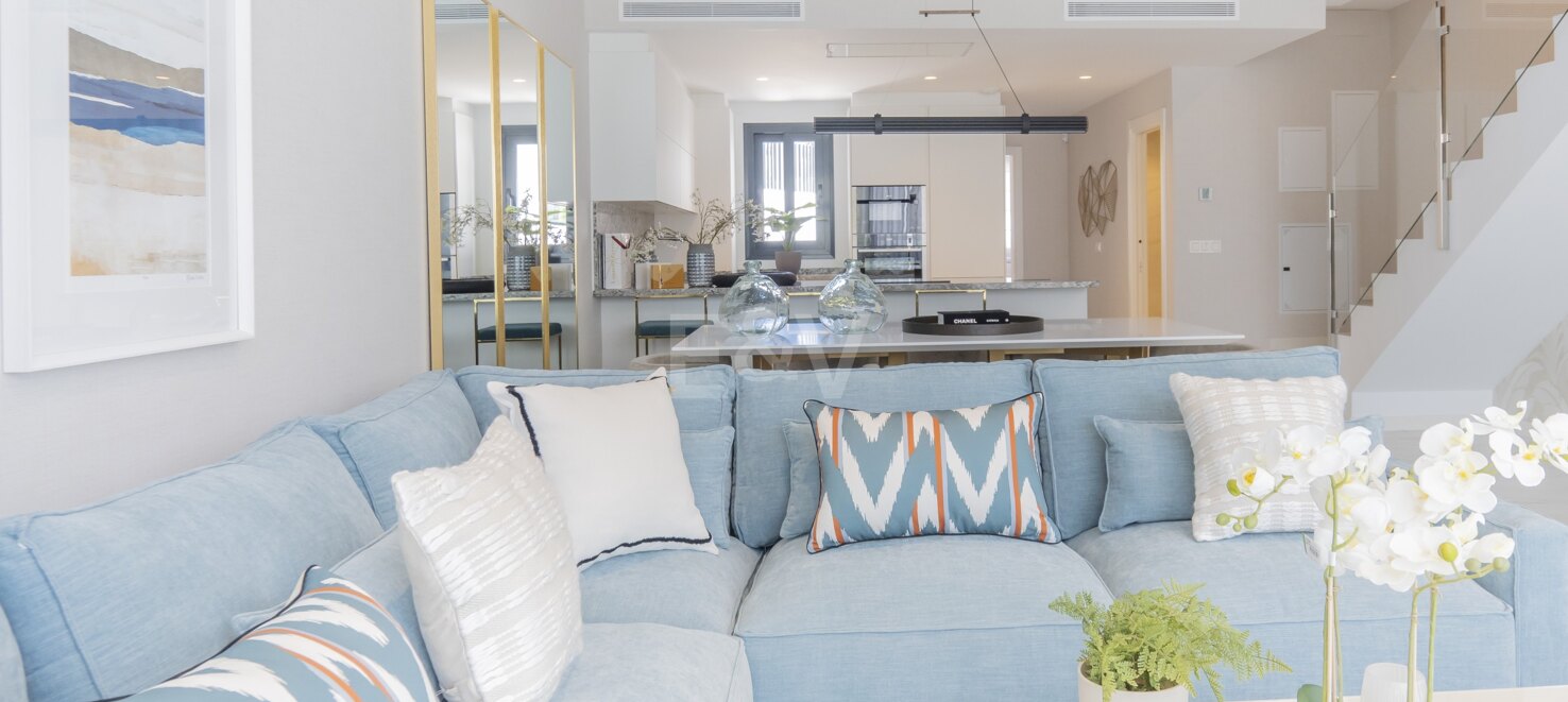 Modern Semi-Detached Villa Minutes from Puerto Banús