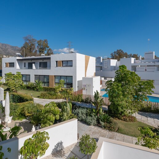 Modern Semi-Detached Villa Minutes from Puerto Banús