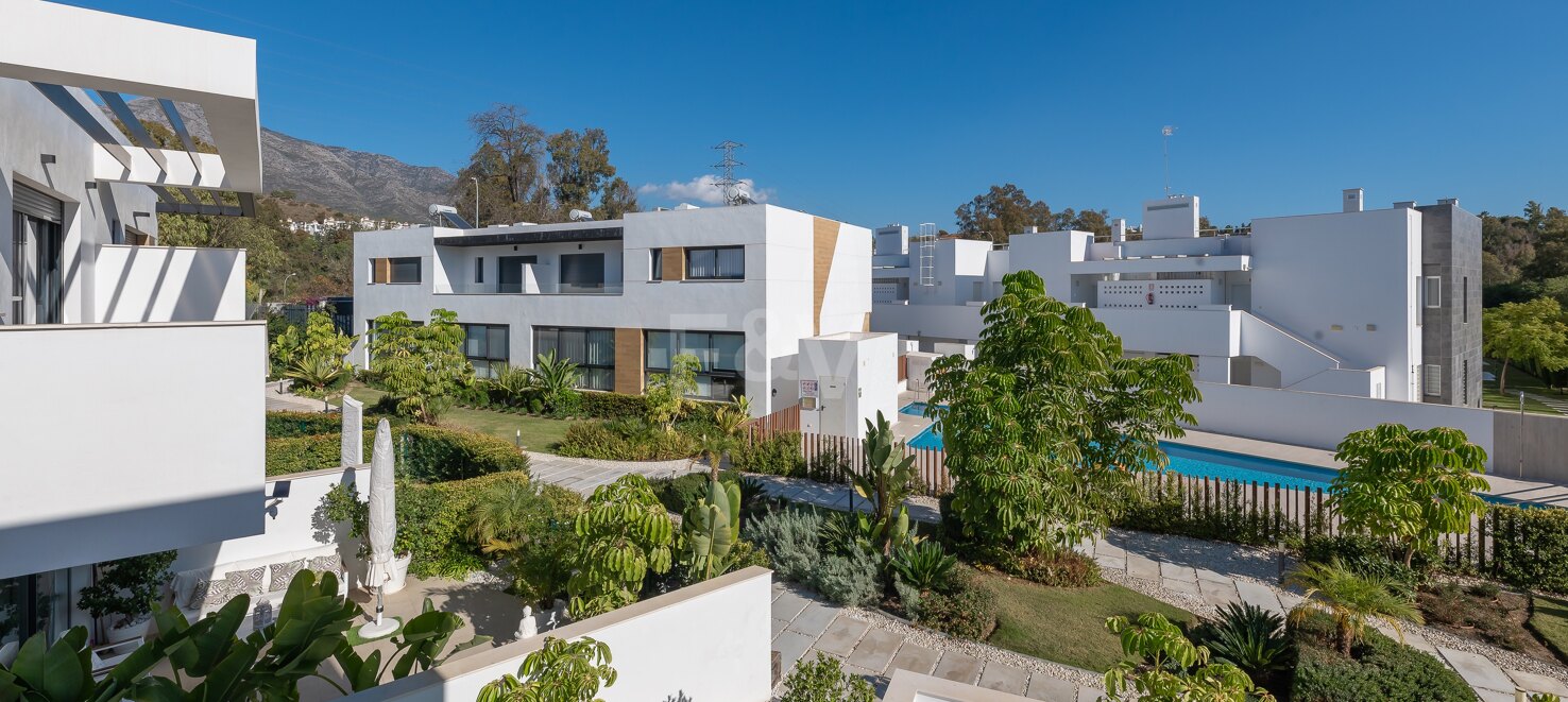 Modern Semi-Detached Villa Minutes from Puerto Banús