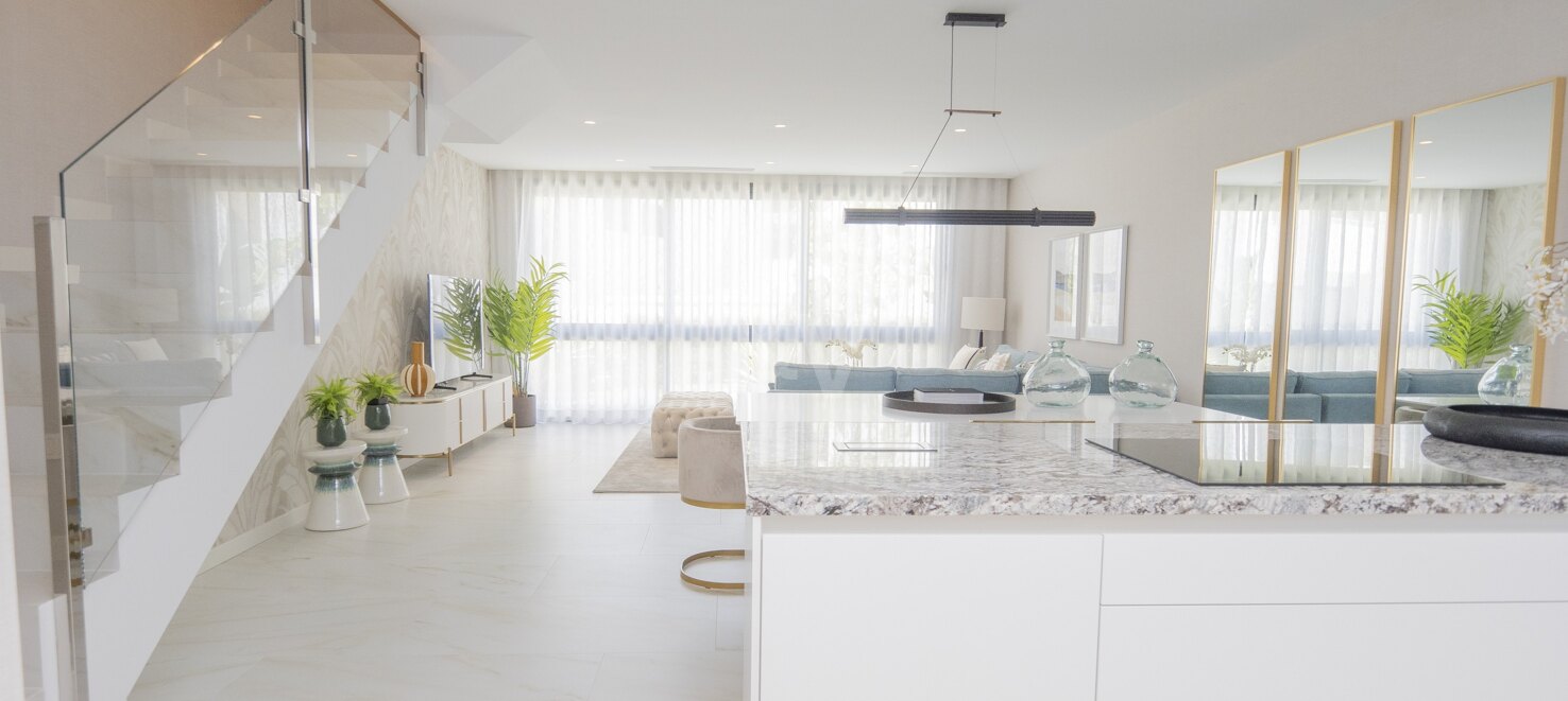 Modern Semi-Detached Villa Minutes from Puerto Banús