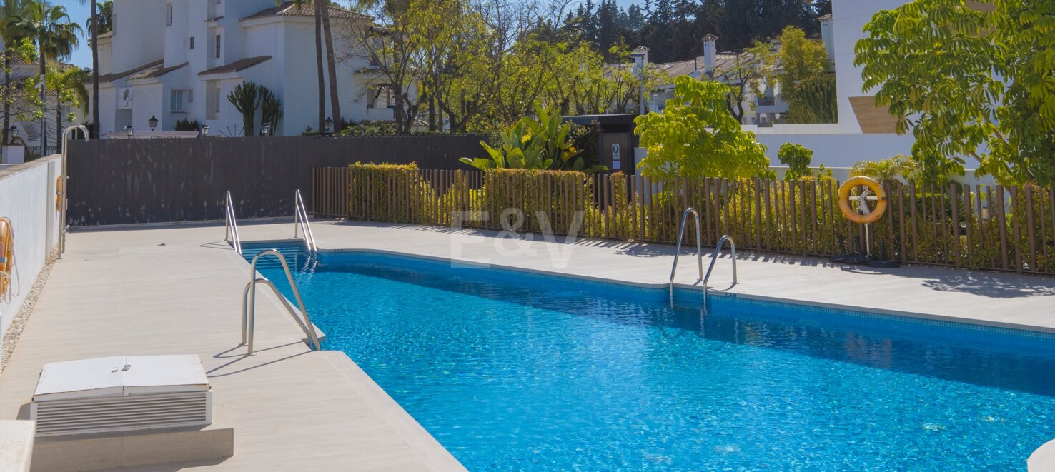 Modern Semi-Detached Villa Minutes from Puerto Banús
