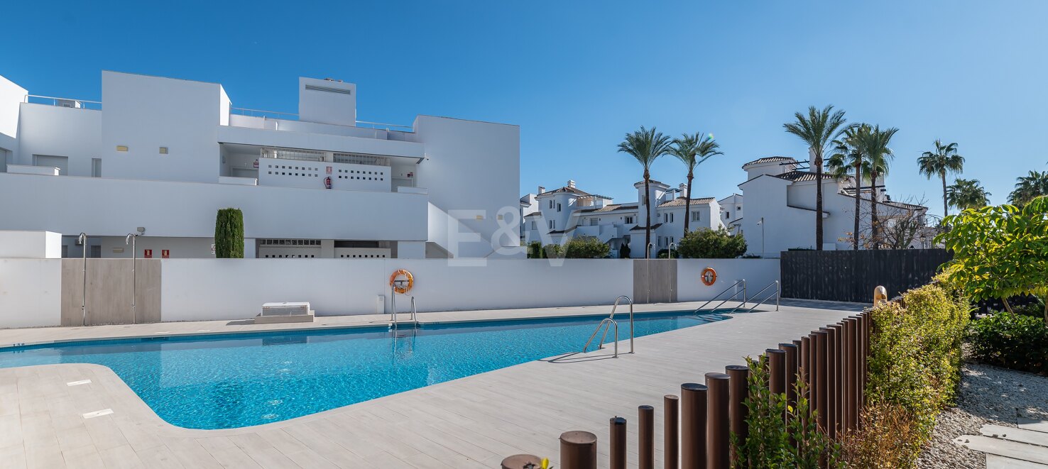 Modern Semi-Detached Villa Minutes from Puerto Banús