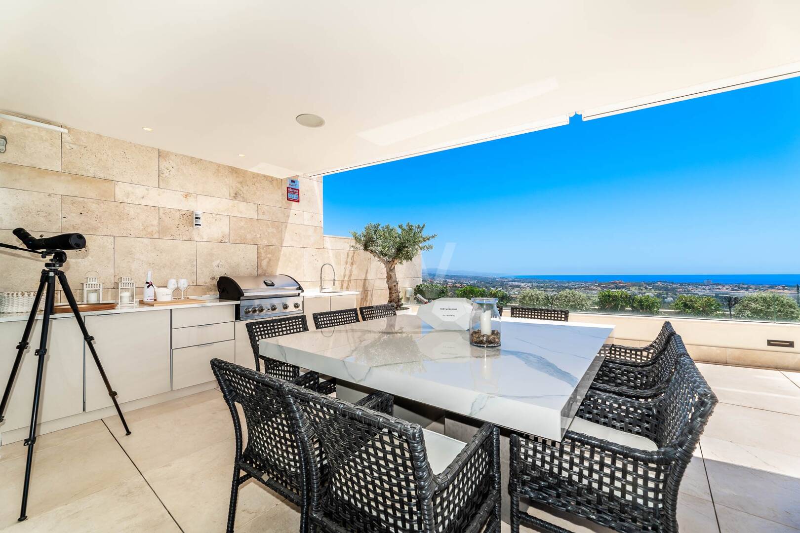 Spektakuläre moderne Wohnung in La Quinta mit Meerblick in sehr exklusiver Gemeinschaft