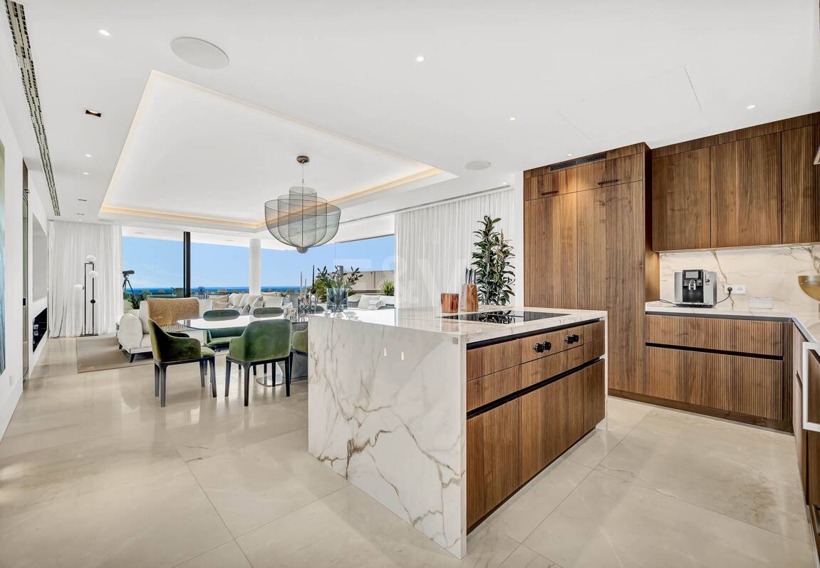 Spektakuläre moderne Wohnung in La Quinta mit Meerblick in sehr exklusiver Gemeinschaft