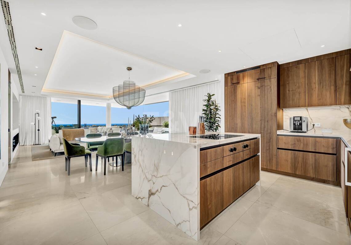 Spectacular modern apartment in La Quinta with sea views in very exclusive community
