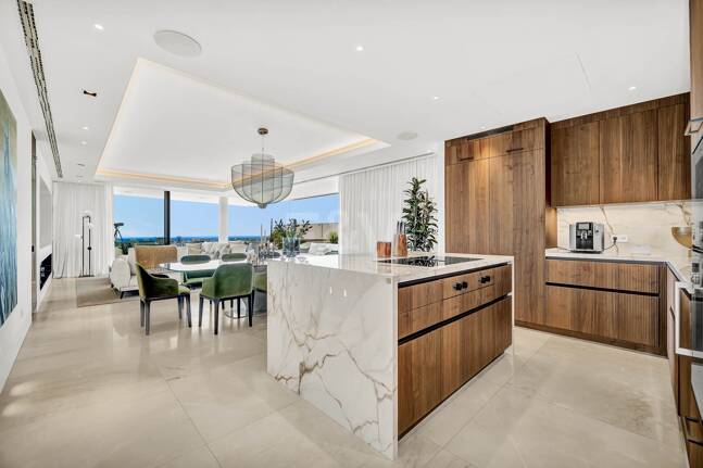 Spektakuläre moderne Wohnung in La Quinta mit Meerblick in sehr exklusiver Gemeinschaft