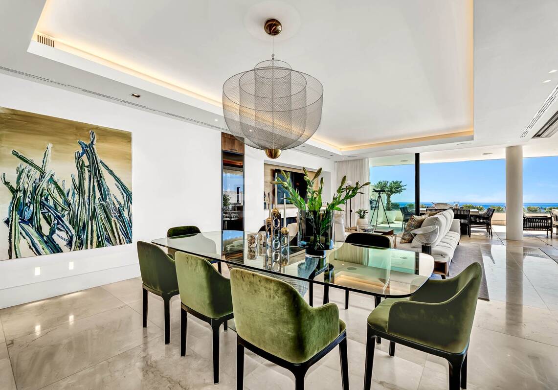 Spectacular modern apartment in La Quinta with sea views in very exclusive community